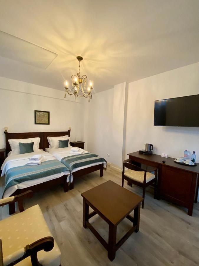 Pensiunea Charlotte Boutique Бакэу Экстерьер фото