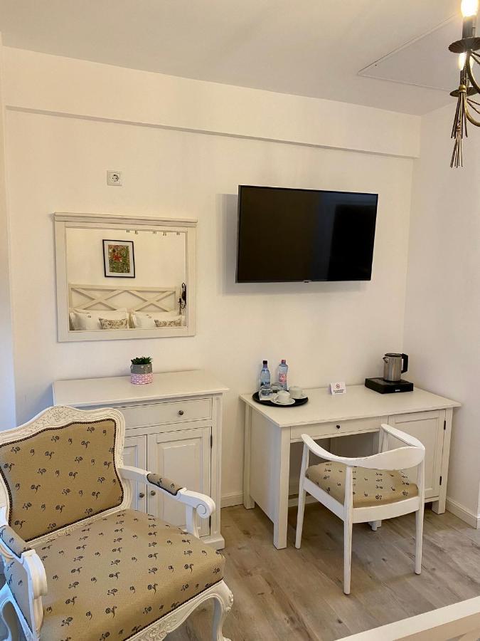 Pensiunea Charlotte Boutique Бакэу Экстерьер фото