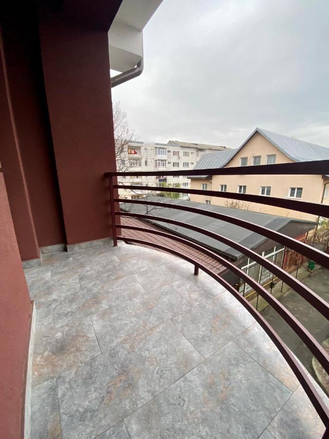 Pensiunea Charlotte Boutique Бакэу Экстерьер фото