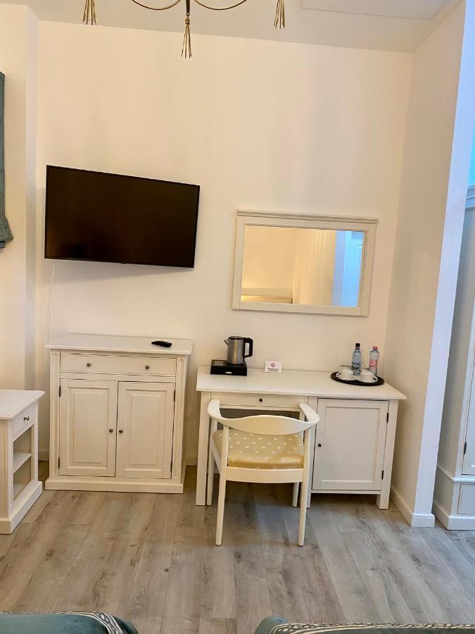 Pensiunea Charlotte Boutique Бакэу Экстерьер фото