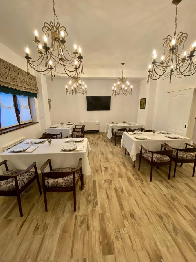 Pensiunea Charlotte Boutique Бакэу Экстерьер фото