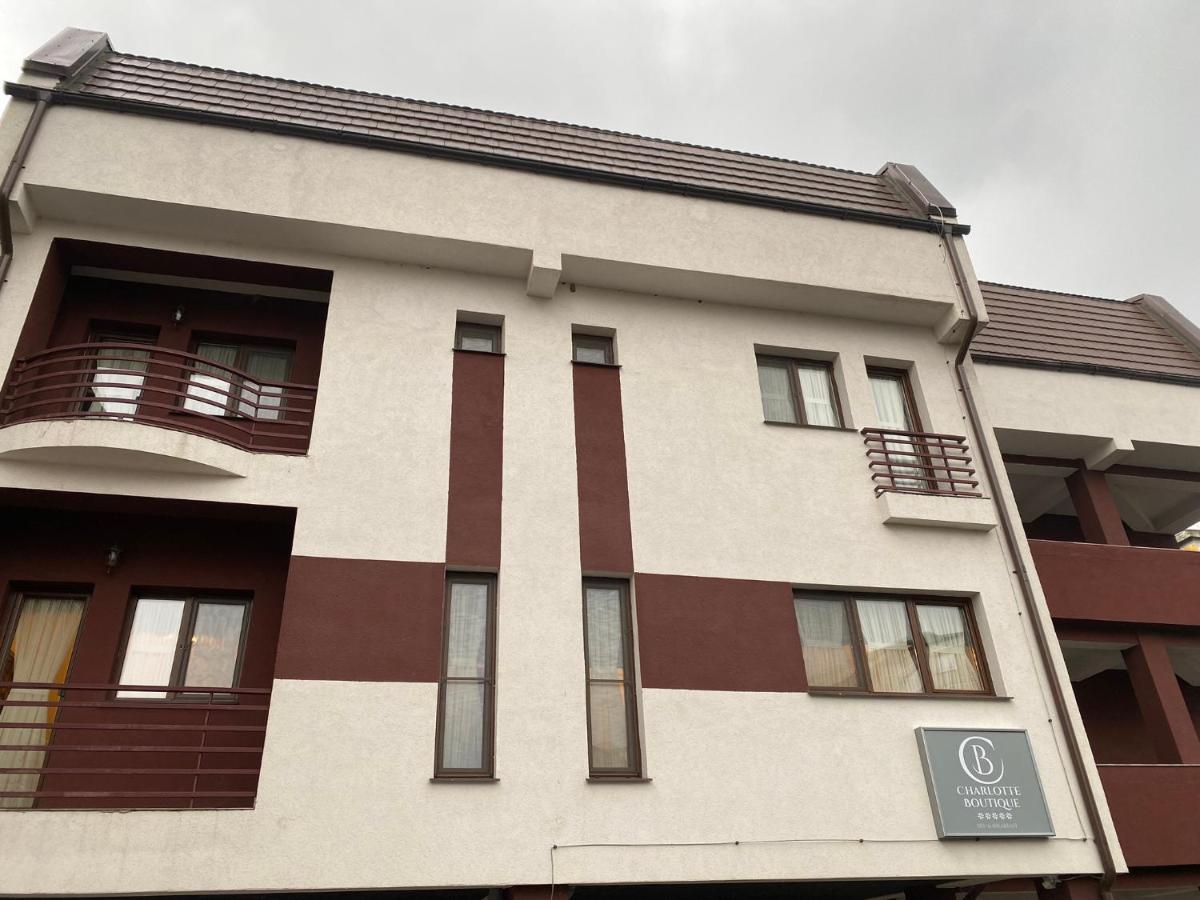 Pensiunea Charlotte Boutique Бакэу Экстерьер фото